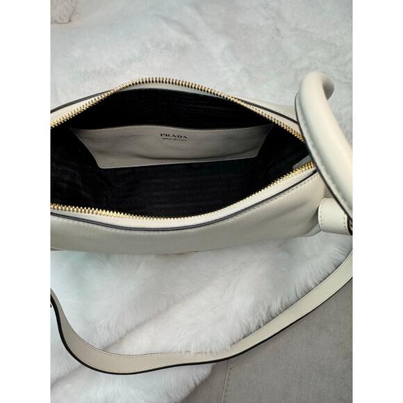 Prada Darling Leather Handbag – White Vitello Leather with Gold Hardware - Picture 7 of 9